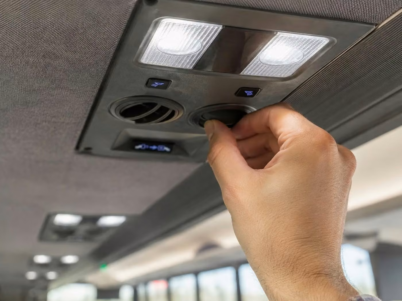 benton 18 passenger minibus climate control