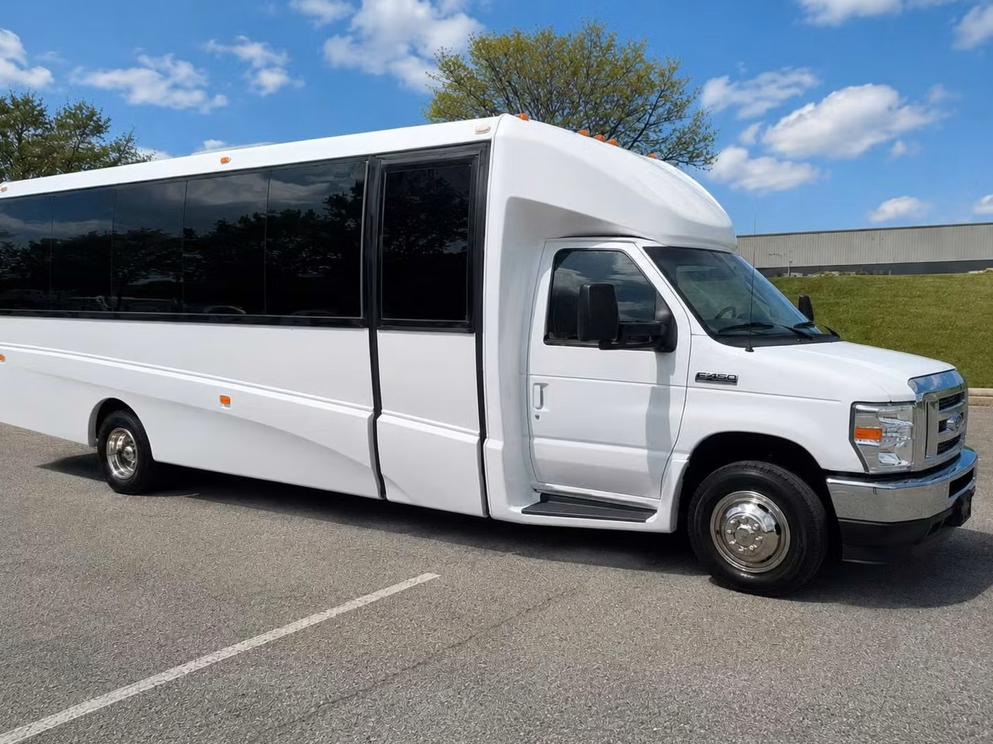 benton 20 passenger minibus rental
