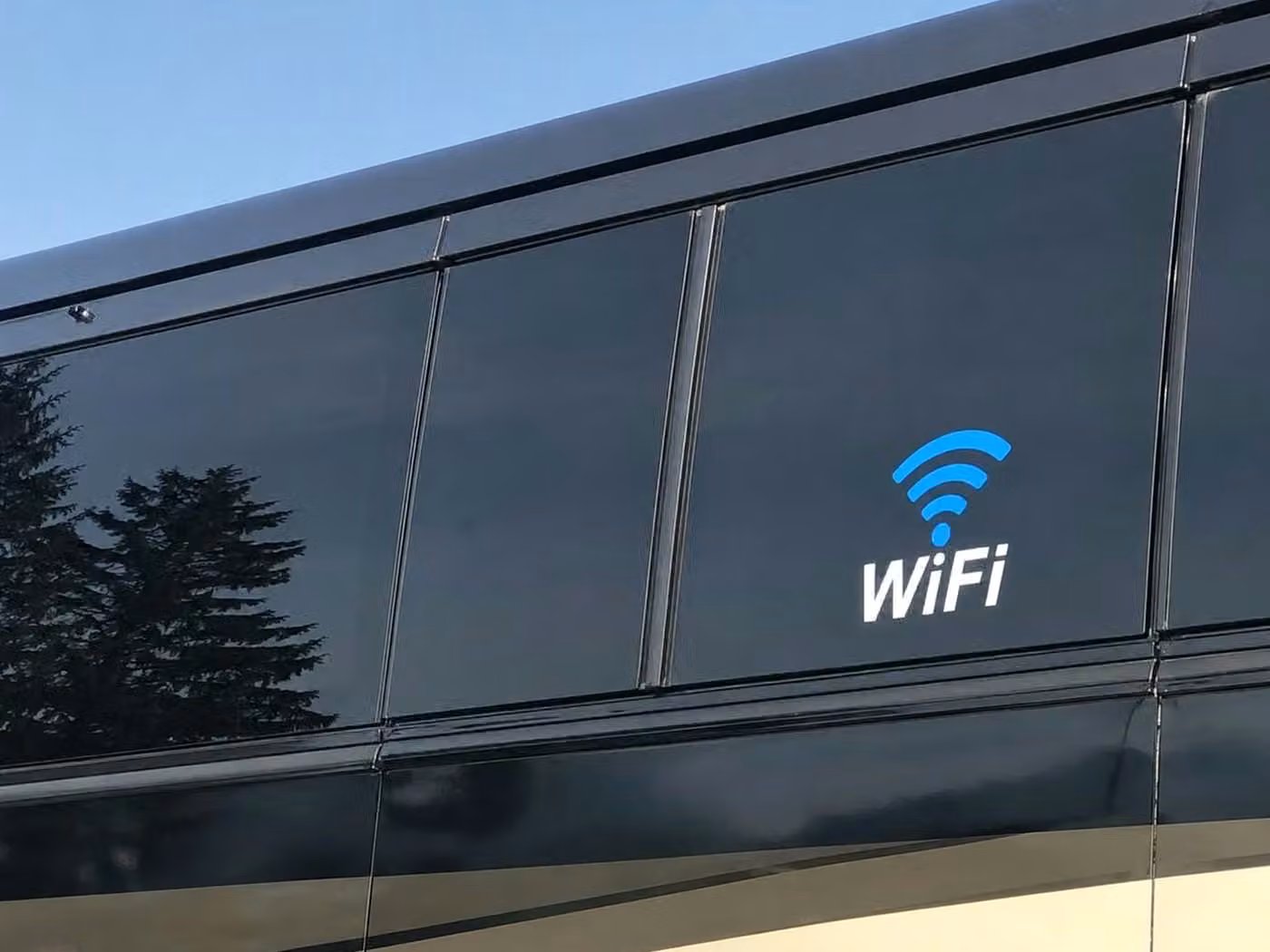 benton 56 passenger charter bus wifi
