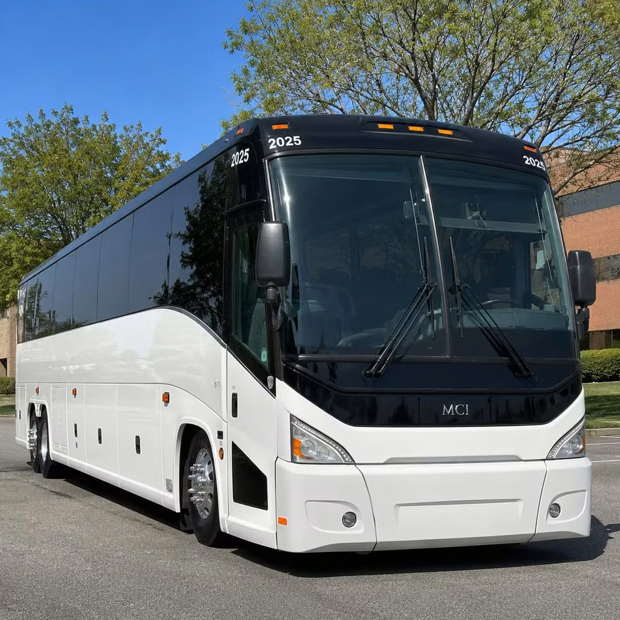 benton custom hotel to convention shuttle bus services
